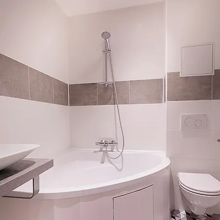 Jenner Hotel 3*