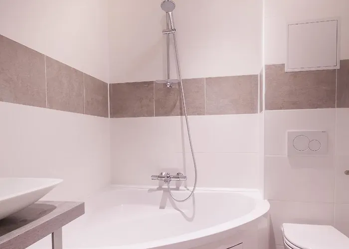 Jenner Hotel 3*